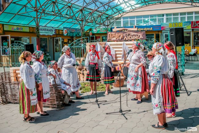 Народні розваги і море людей: в центрі Луцька «гуляє» етнофестиваль. ФОТО 
