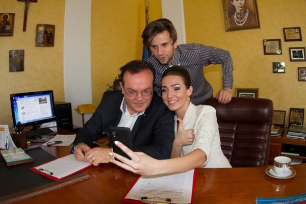 Студенти СНУ провели «ревізію» у кабінеті ректора. ВІДЕО