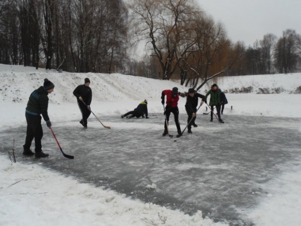 Гірки, ковзанки, шахи: «Спортивна зима» у Луцьку