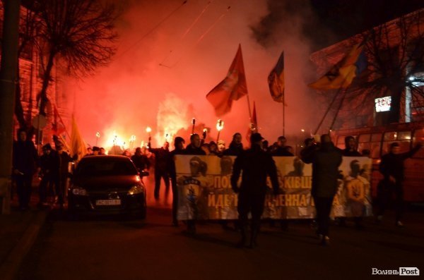 «На деревах замість листя розіпнем сепаратиста», - Марш у Луцьку. ФОТО. ВІДЕО