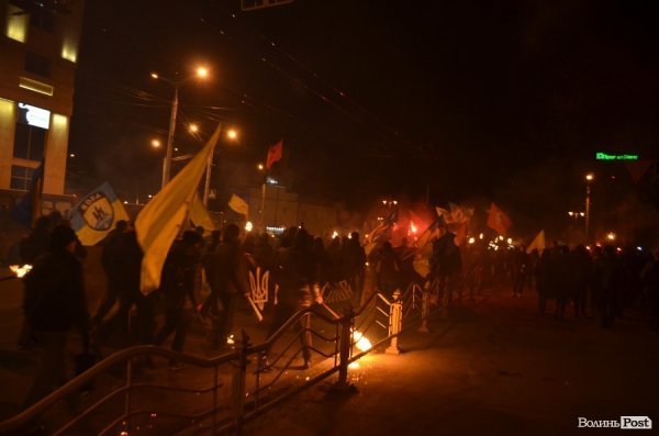 «На деревах замість листя розіпнем сепаратиста», - Марш у Луцьку. ФОТО. ВІДЕО