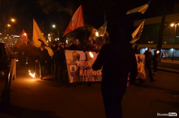 «На деревах замість листя розіпнем сепаратиста», - Марш у Луцьку. ФОТО. ВІДЕО