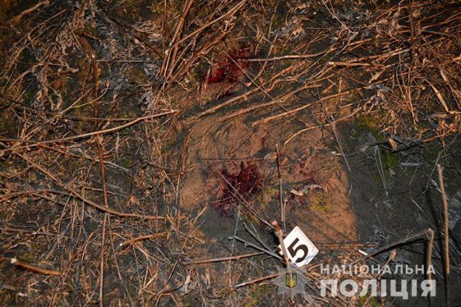 Ревнивий чоловік познущався з дружини, закривавлену жінку знайшли в полі