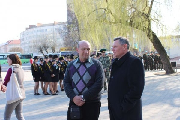 У Луцьку діти зі Сходу організували флешмоб. ФОТО