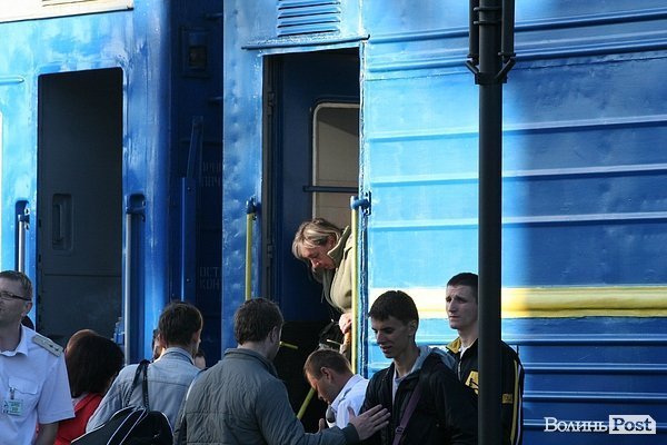 У Луцьку попрощалися з потягом Ковель - Чернівці. ФОТО