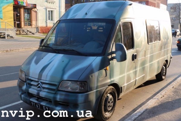 Волинські волонтери відправили на фронт два автомобілі. ФОТО