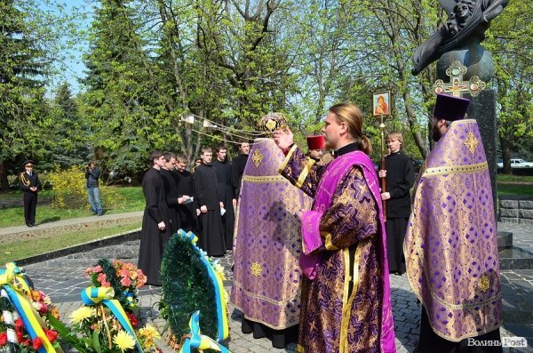У Луцьку вшанували жертв Чорнобиля. ФОТО