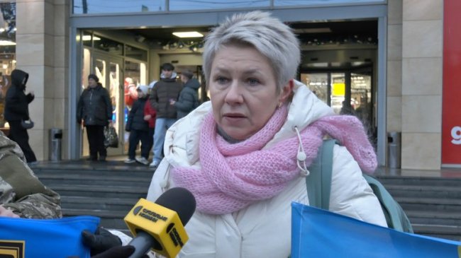 Рідні полонених і зниклих безвісти військових вийшли на чергову акцію в центрі Луцька. ВІДЕО