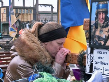 «Постійно говорю з ним»: історія вдови з Волині, яка втратила на війні коханого чоловіка