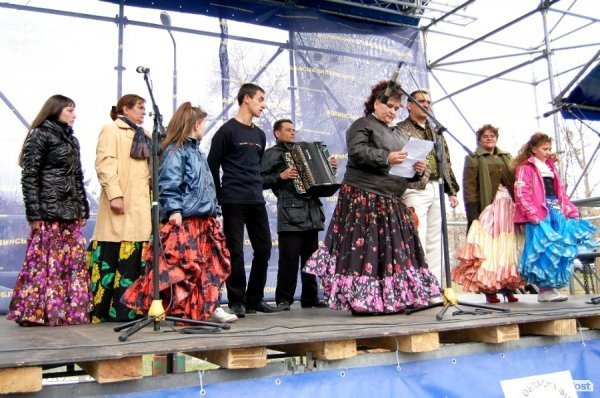 У центрі Луцька гуляли цигани. ФОТО