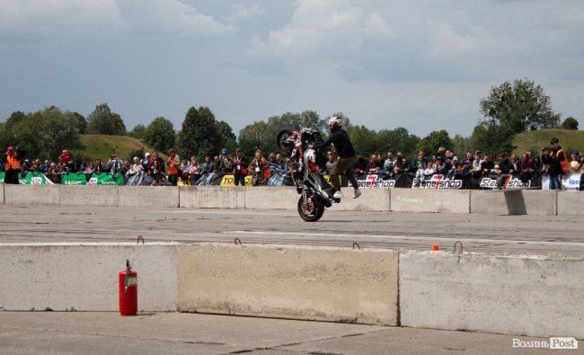 У Луцьку відбулися видовищні авто- і мотогонки. ФОТОРЕПОРТАЖ