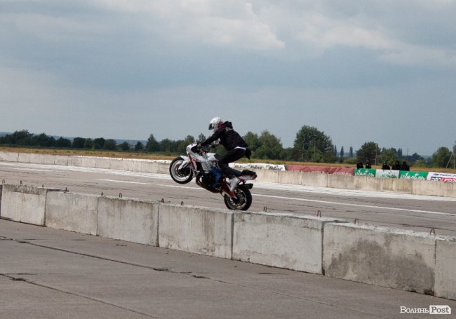 У Луцьку відбулися видовищні авто- і мотогонки. ФОТОРЕПОРТАЖ