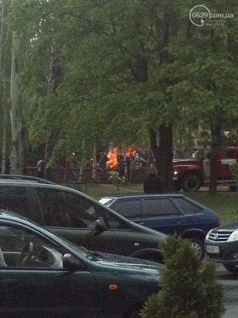 У Маріуполі горять барикади. ФОТО. ВІДЕО