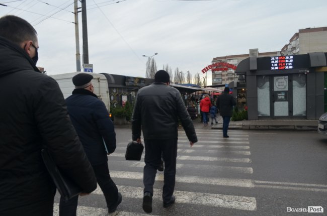 У Луцьку тривають рейди на ялинкових ринках. ПЕРШІ РЕЗУЛЬТАТИ