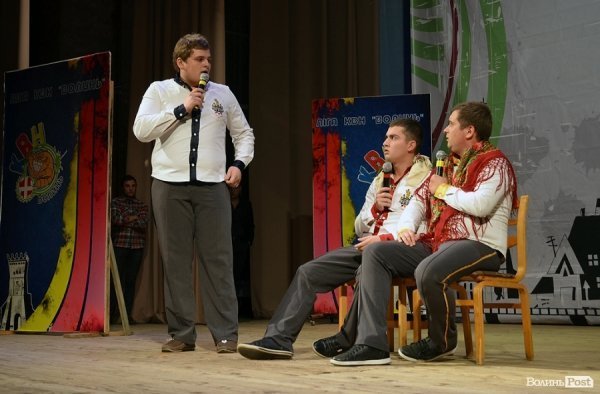 У Луцьку на КВНі ведучий заводив зал дикими танцями. ФОТО