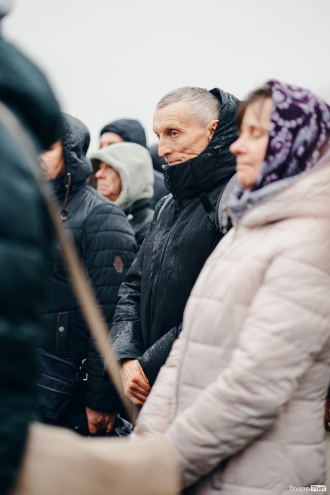 Водохреще у Луцьку: освячення води в річці Стир та занурення лучан. ФОТОРЕПОРТАЖ