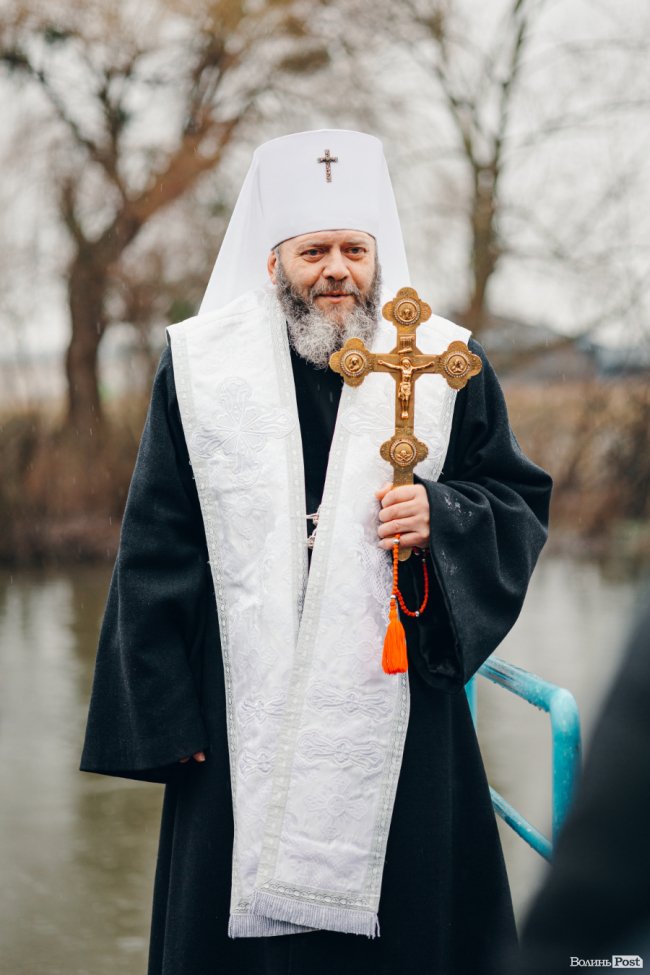 Водохреще у Луцьку: освячення води в річці Стир та занурення лучан. ФОТОРЕПОРТАЖ