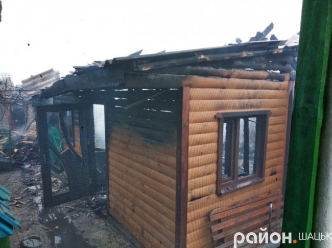 У Світязі згоріли гараж та літня кухня. ФОТО
