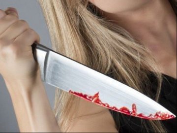 На Волині п'яна жінка з ножем напала на свого співмешканця, з яким виховує двох дітей