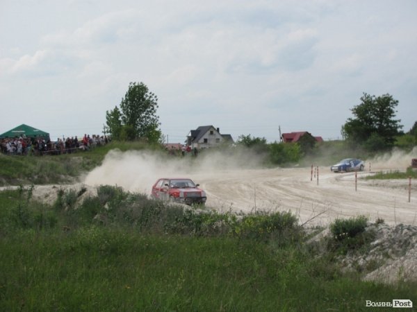 Під Луцьком змагалися автогонщики. ФОТО 