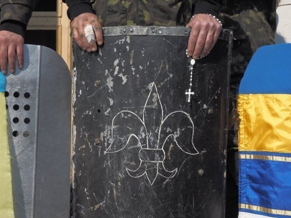 «Правий сектор» під Радою вимагає люстрації Авакова. ФОТО