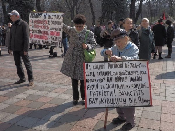 «Правий сектор» під Радою вимагає люстрації Авакова. ФОТО