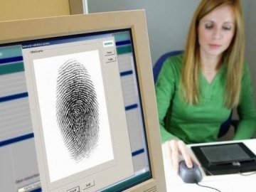 У Волиньраді підозрюють, що за біометричні паспорти «деруть» надто багато