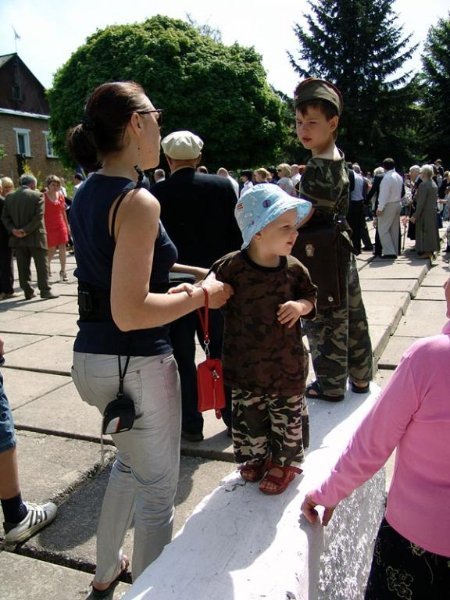 День Перемоги у Нововолинську: гвоздики, георгіївські стрічки, червоні прапори. ФОТО. ВІДЕО