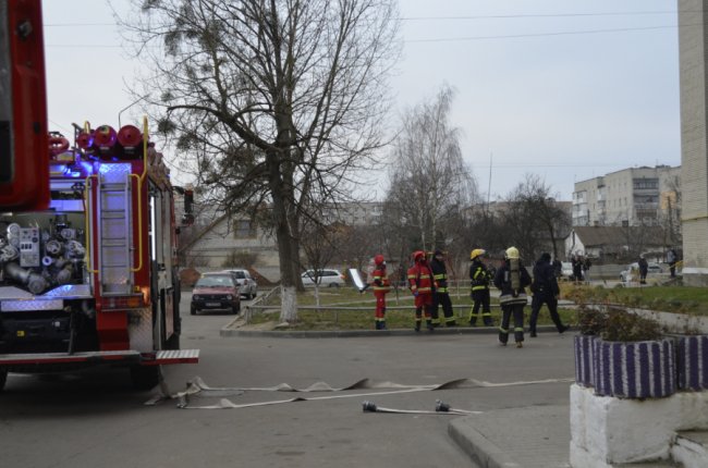 На балконі багатоквартирного будинку у Луцьку – пожежа. ФОТО