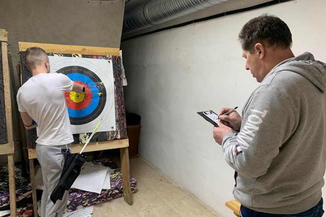 Як у Луцьку стрільбою з лука реабілітують військових. ФОТО