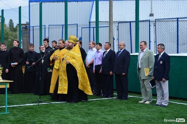 У Луцьку в басейні – футбольне поле. ФОТО