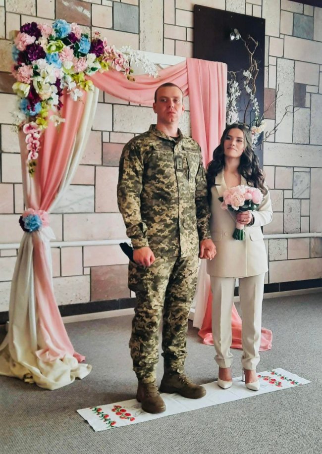 На Волині військовий одружився зі своєю коханою і йде захищати Україну. ФОТО