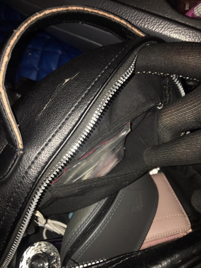 Через волинський кордон жінка перевозила 8 пакунків наркотиків. ФОТО