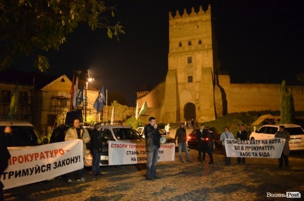 Автомайдан у Луцьку зустрічали вогняним шоу. ФОТО