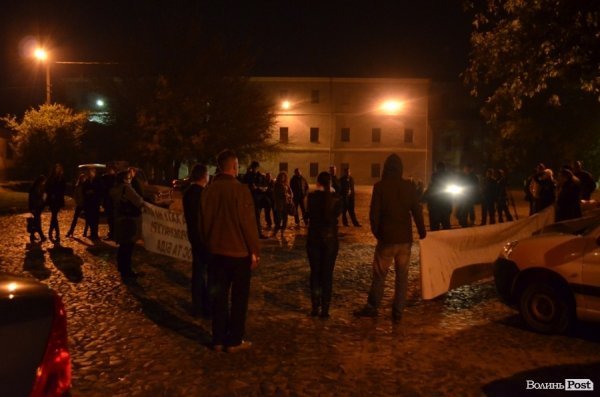 Автомайдан у Луцьку зустрічали вогняним шоу. ФОТО