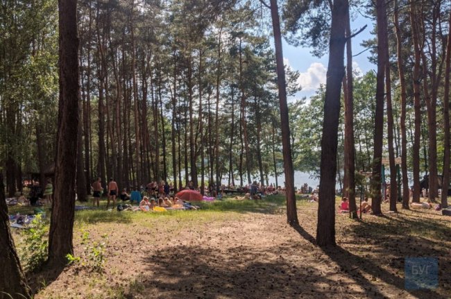 Незважаючи на карантин, пляжі у Турійському районі – переповнені відпочивальниками. ФОТО. ВІДЕО