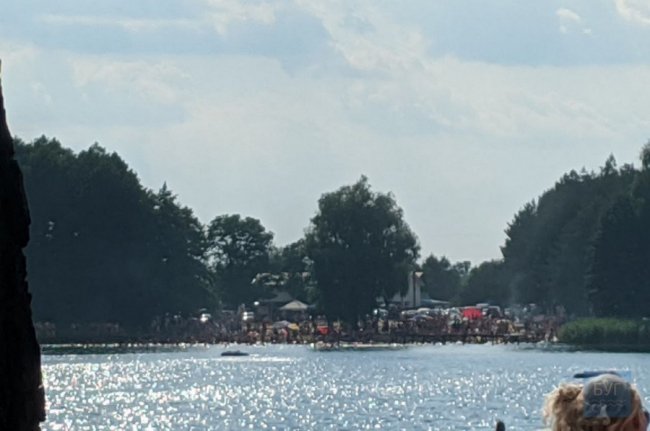 Незважаючи на карантин, пляжі у Турійському районі – переповнені відпочивальниками. ФОТО. ВІДЕО