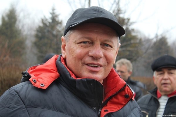 Мер Луцька і працівники «ПриватБанку» насадили дерев в парку. ФОТО