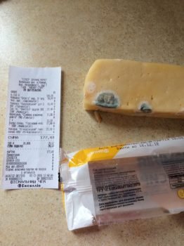 Повернули гроші та вибачились: на Волині жінка придбала зіпсований сир. ФОТО