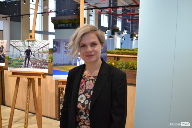 У Луцьку відкрили фотовиставку про «нечоловічі» та «нежіночі» професії. ФОТО