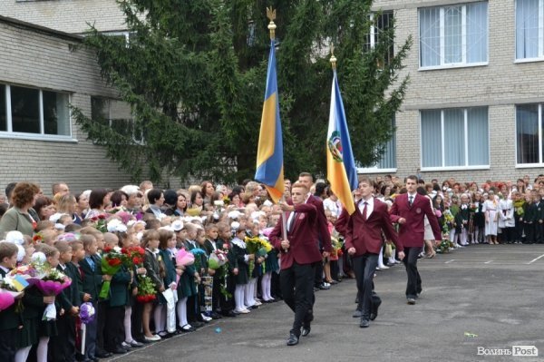 Депутати Ткачук і Яручик привітали луцьких школярів з Першим вересня. ФОТО*