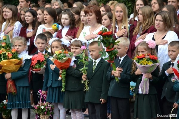 Депутати Ткачук і Яручик привітали луцьких школярів з Першим вересня. ФОТО*
