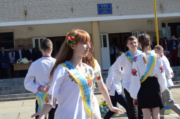 У Луцьку - останній дзвінок для школярів. ФОТО