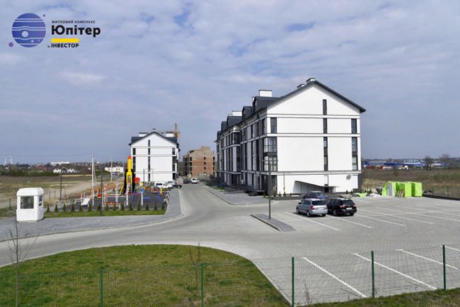 У ЖК «Юпітер» кладуть бруківку біля другого будинку. ФОТО*