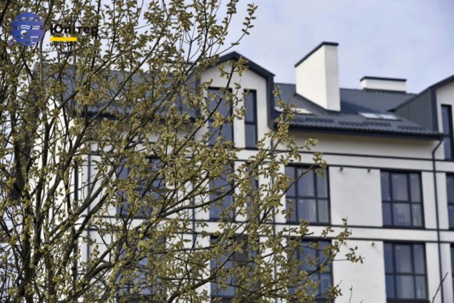 У ЖК «Юпітер» кладуть бруківку біля другого будинку. ФОТО*