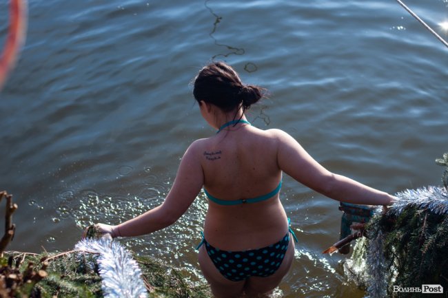 Як лучани пірнали в крижану купіль Стиру. ФОТО. ВІДЕО