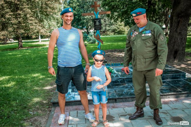 У Луцьку вшанували десантників. ФОТО
