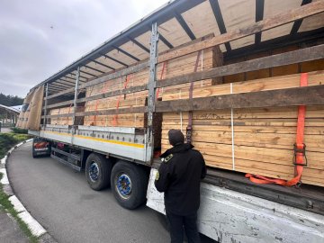 Через «Ягодин» намагались незаконно провезти деревину