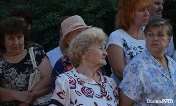 Лучани протестують проти військової техніки. ФОТО 