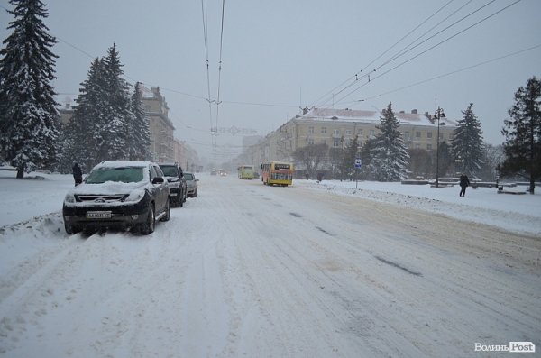 Луцьк замітає снігом. ФОТО